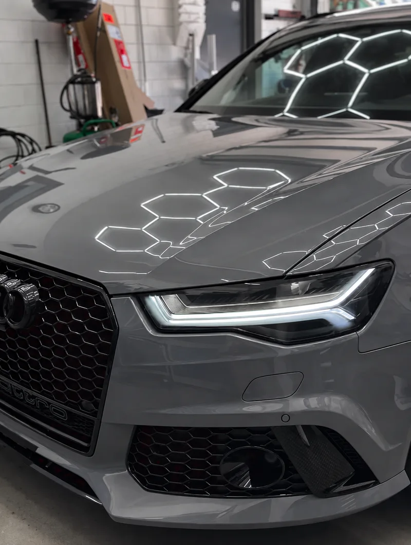 Grauer Audi bei NF-Automotive